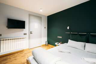 Хостелы Yard Hostel & Coffee Черновцы Стандартный двухместный номер с 1 кроватью и общей ванной комнатой-4