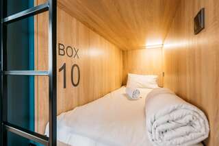 Хостелы Yard Hostel & Coffee Черновцы Односпальная кровать в общем номере с 12 кроватями-6