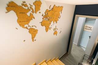 Хостелы Yard Hostel & Coffee Черновцы Односпальная кровать в общем номере с 12 кроватями-13