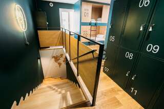 Хостелы Yard Hostel & Coffee Черновцы Односпальная кровать в общем номере с 12 кроватями-15