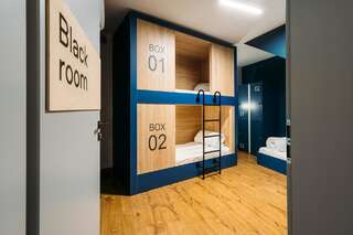 Хостелы Yard Hostel & Coffee Черновцы Односпальная кровать в общем номере с 3 кроватями-1