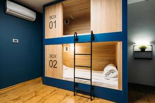 Хостелы Yard Hostel & Coffee Черновцы Односпальная кровать в общем номере с 3 кроватями-3