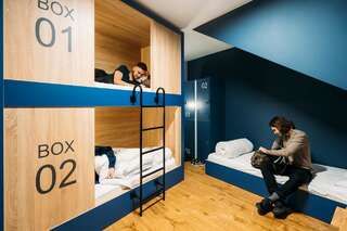 Хостелы Yard Hostel & Coffee Черновцы Односпальная кровать в общем номере с 3 кроватями-5