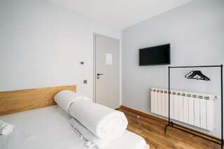 Хостелы Yard Hostel & Coffee Черновцы Стандартный двухместный номер с 1 кроватью и общей ванной комнатой-13