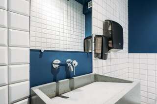 Хостелы Yard Hostel & Coffee Черновцы Стандартный двухместный номер с 1 кроватью и общей ванной комнатой-19